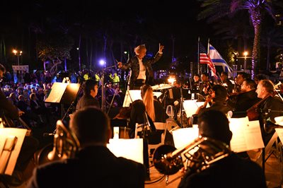 Sinfonia sob as estrelas em 'Latin Night'