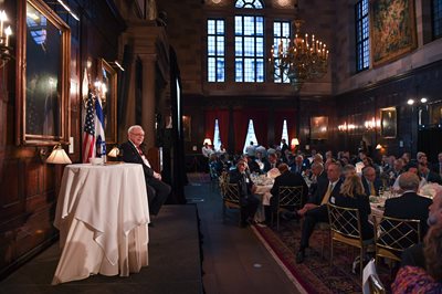 Warren Buffett calls Israel bonds "a deserved endorsement of a remarkable country" (Photo: Shahar Azran)