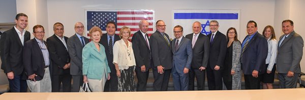 Israel Bonds accueille les dirigeants de quelques-unes des organisations juives les plus influentes lors d’un déjeuner à New York, le 10 juillet dernier 